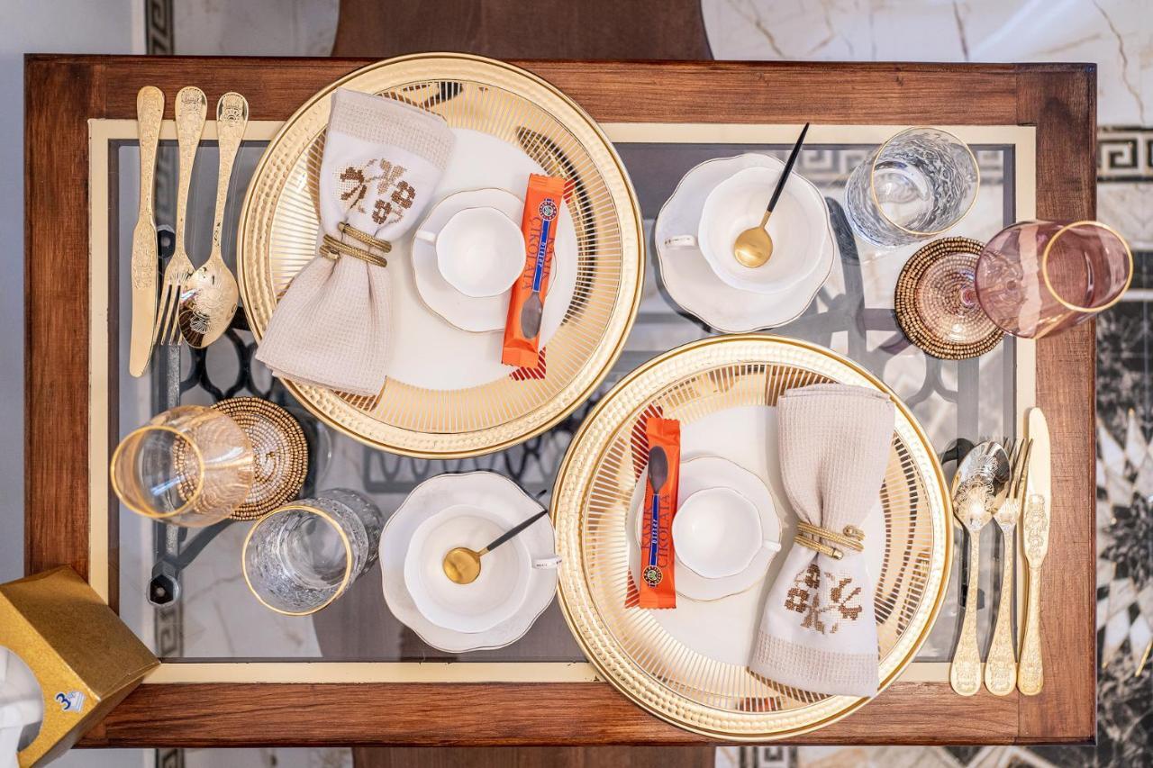Private Museum Apartment With Antique Decor Bükreş Dış mekan fotoğraf