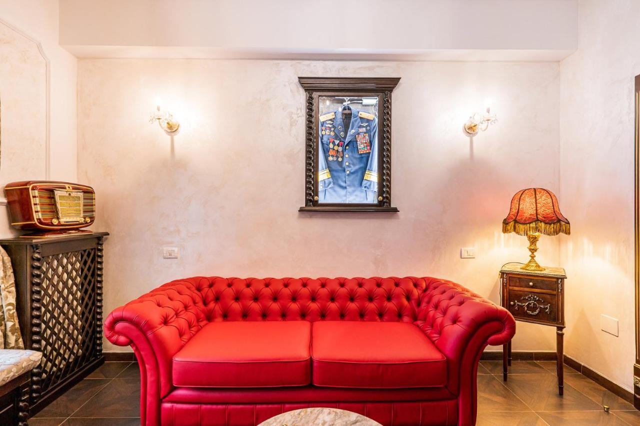 Private Museum Apartment With Antique Decor Bükreş Dış mekan fotoğraf
