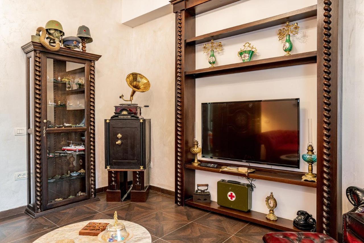 Private Museum Apartment With Antique Decor Bükreş Dış mekan fotoğraf