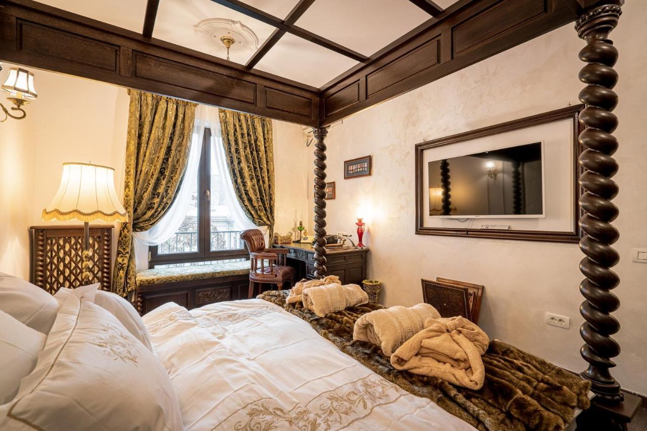 Private Museum Apartment With Antique Decor Bükreş Dış mekan fotoğraf