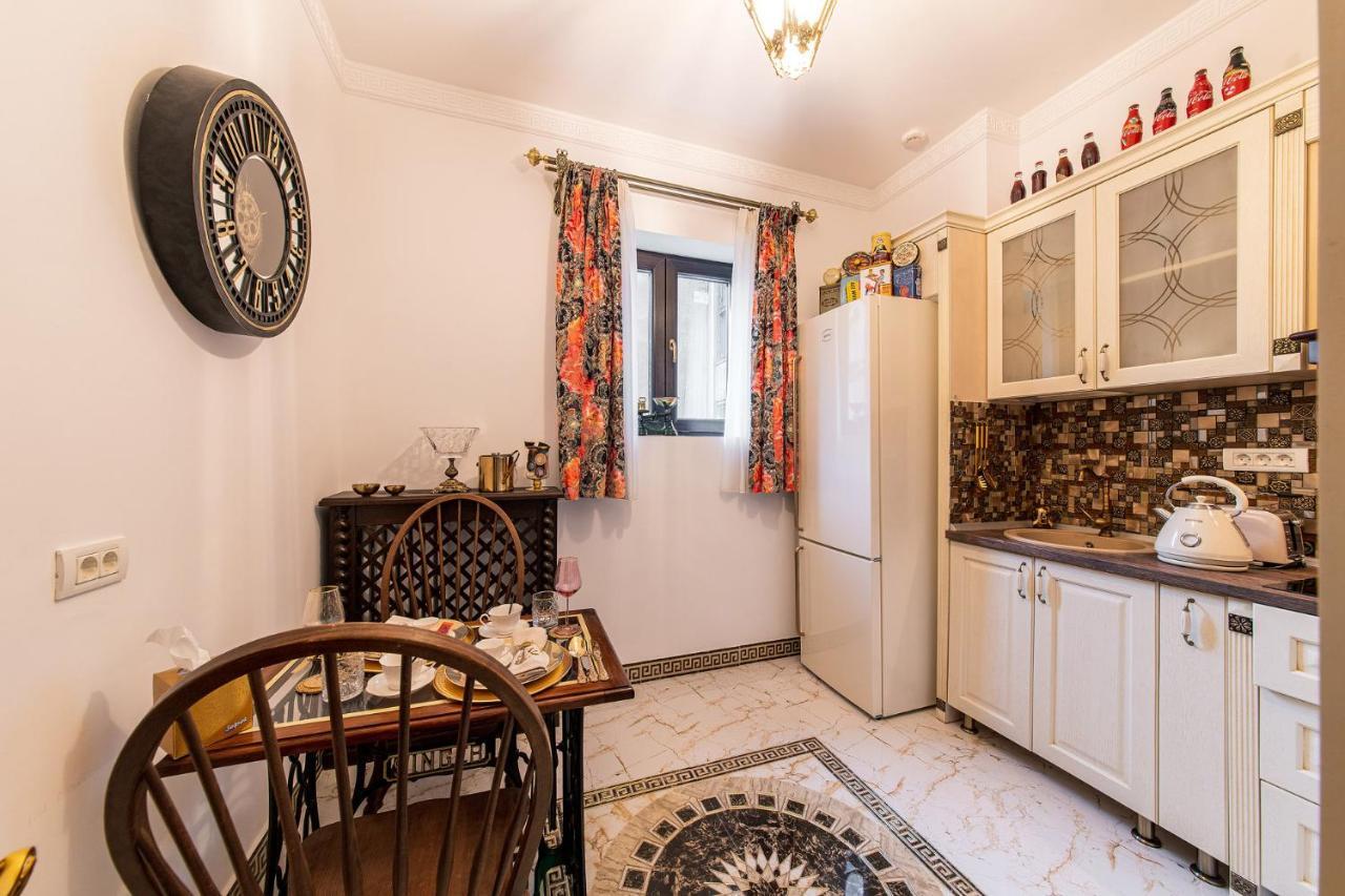 Private Museum Apartment With Antique Decor Bükreş Dış mekan fotoğraf