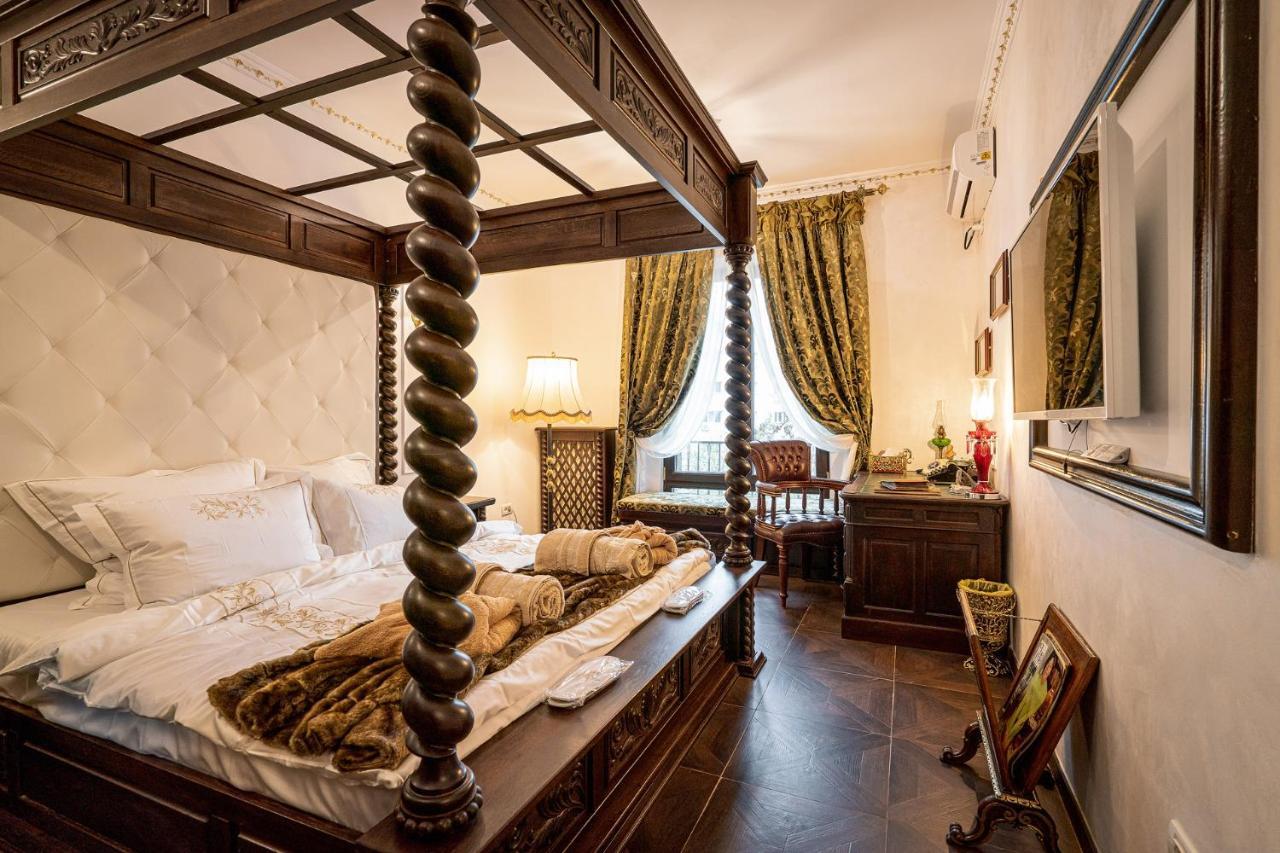 Private Museum Apartment With Antique Decor Bükreş Dış mekan fotoğraf