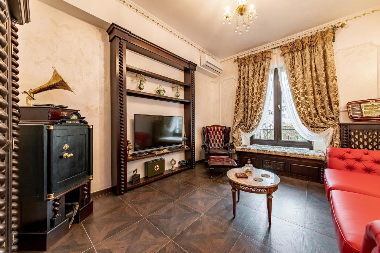 Private Museum Apartment With Antique Decor Bükreş Dış mekan fotoğraf