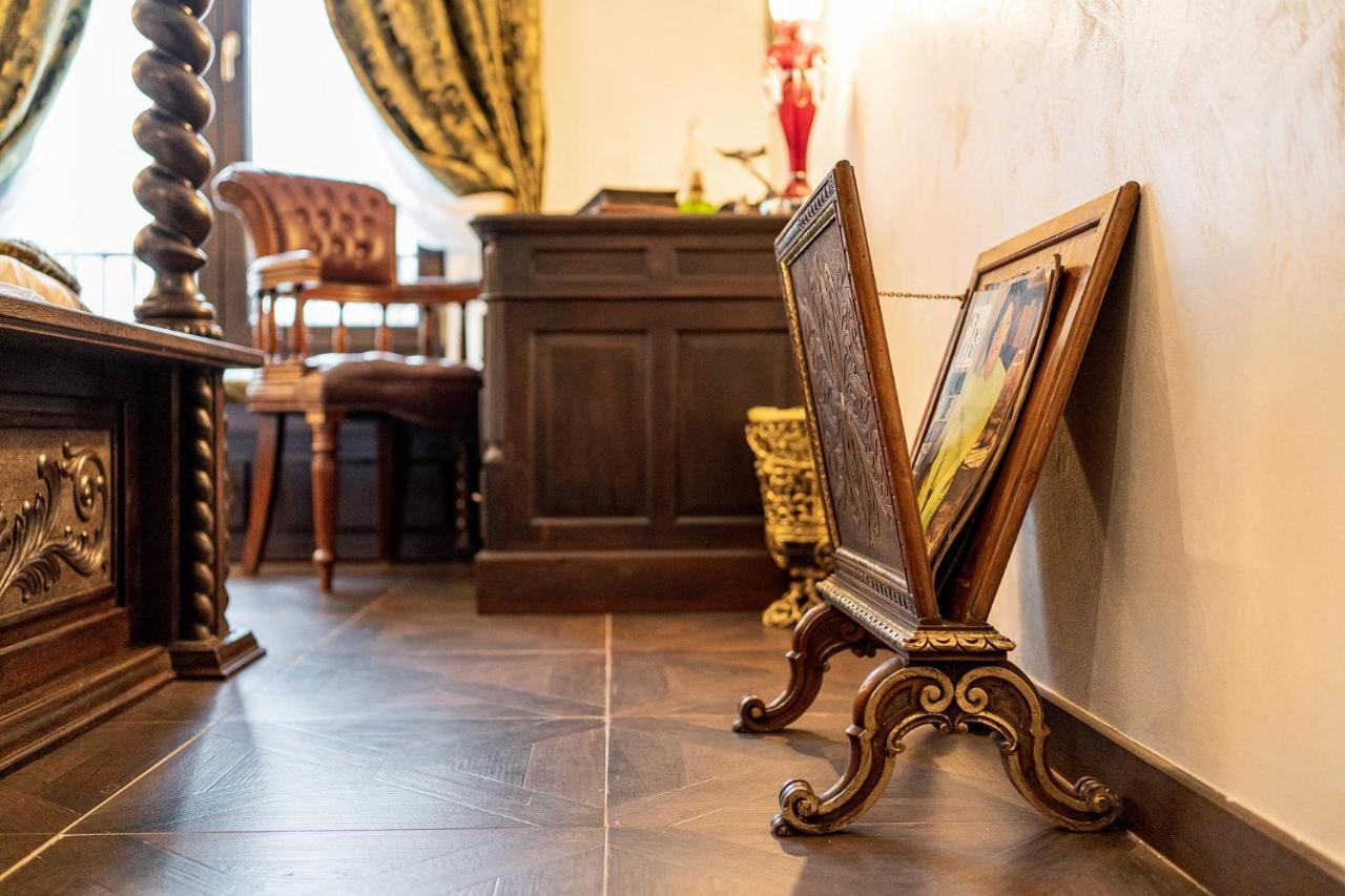 Private Museum Apartment With Antique Decor Bükreş Dış mekan fotoğraf