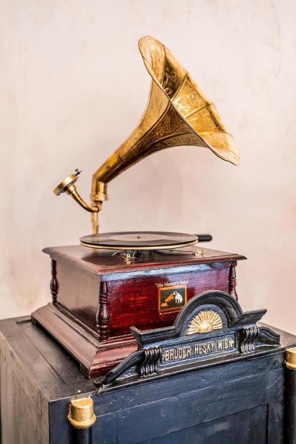 Private Museum Apartment With Antique Decor Bükreş Dış mekan fotoğraf