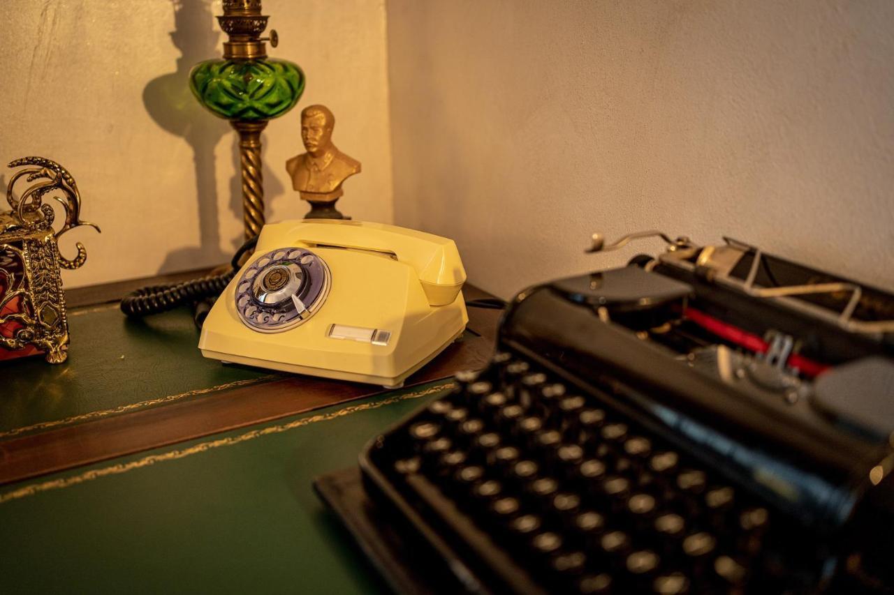 Private Museum Apartment With Antique Decor Bükreş Dış mekan fotoğraf
