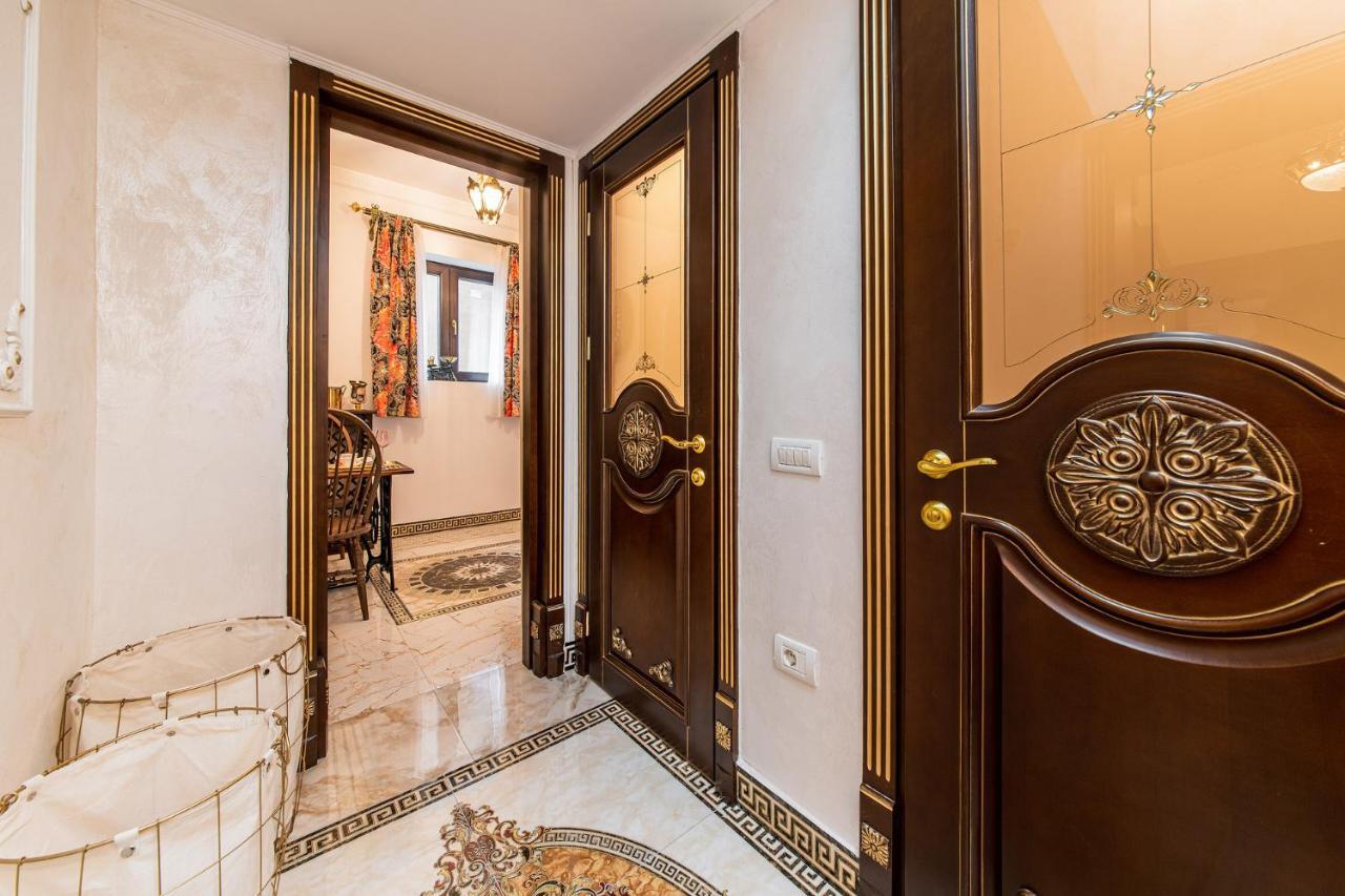 Private Museum Apartment With Antique Decor Bükreş Dış mekan fotoğraf