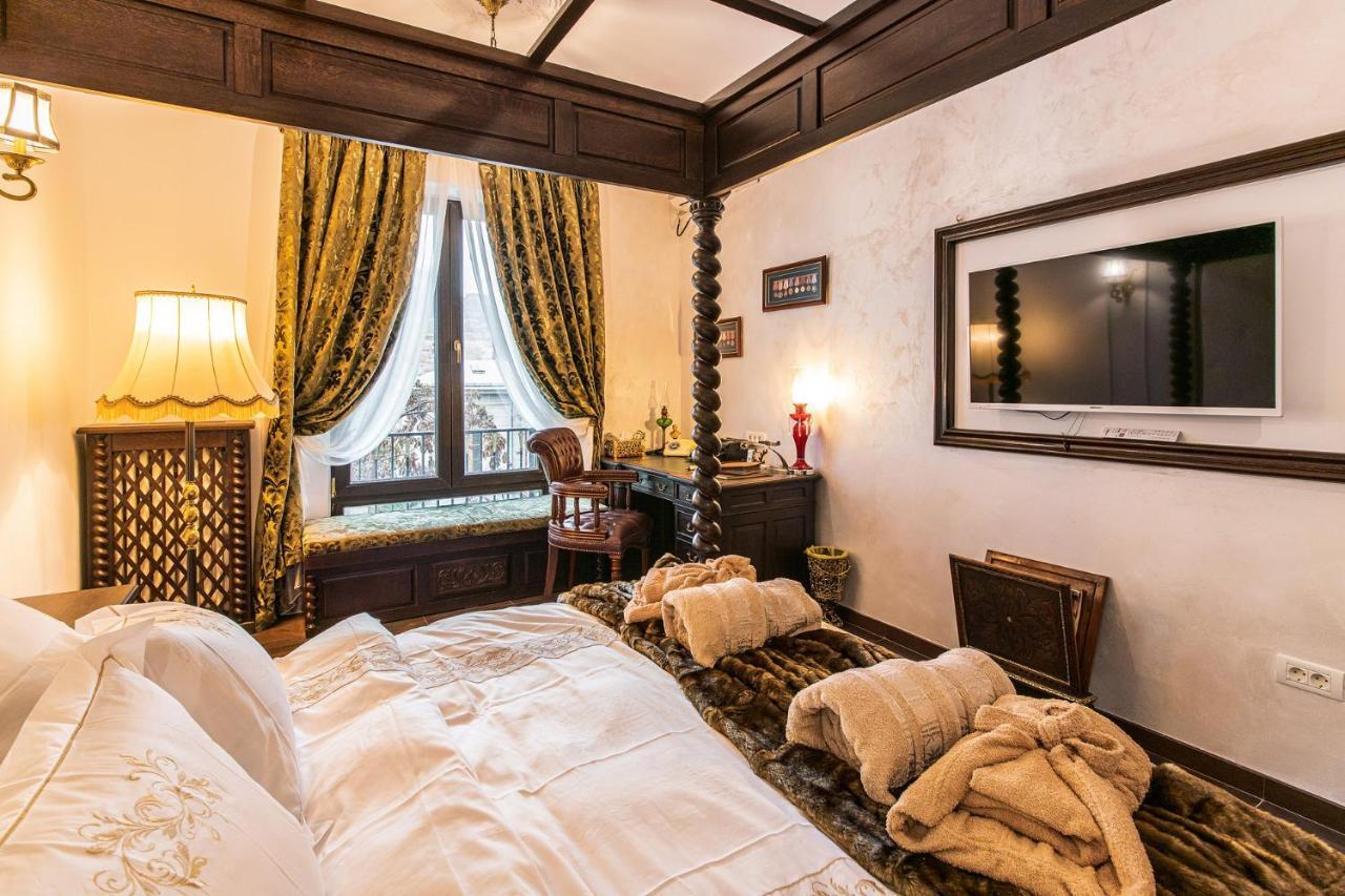 Private Museum Apartment With Antique Decor Bükreş Dış mekan fotoğraf